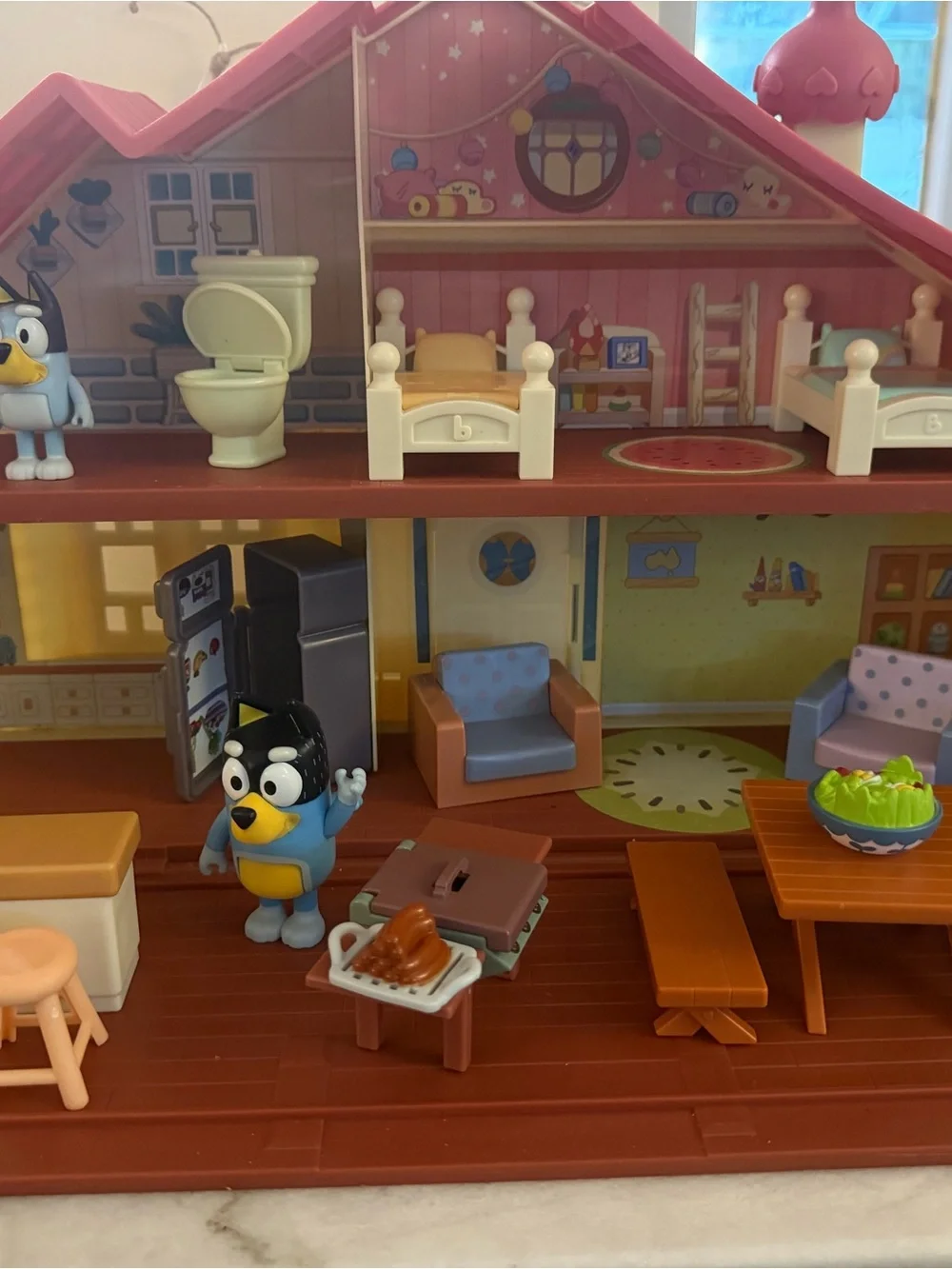 the Bluey Toy House Mega Bundle, Family Home & BBQ Playhouse by Moose Toys.